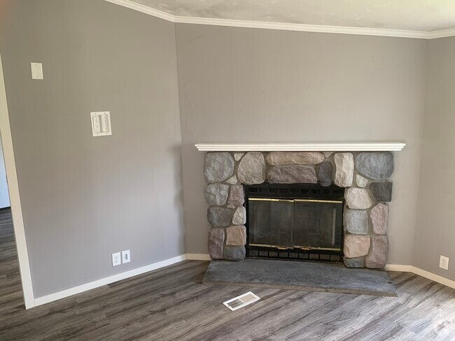 Building Photo - 14118 Lincoln Lake Avenue Rental