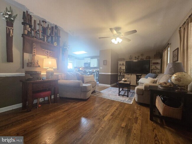 Photo - 3201 Lakeview Pkwy