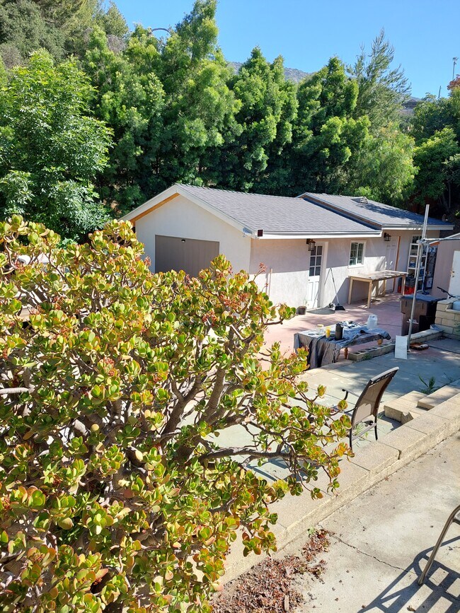 Photo - 18839 Hicrest Rd Unidad Rear