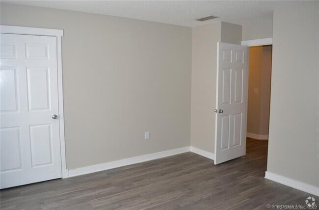 Building Photo - 140 Maple Ave Unit APT C