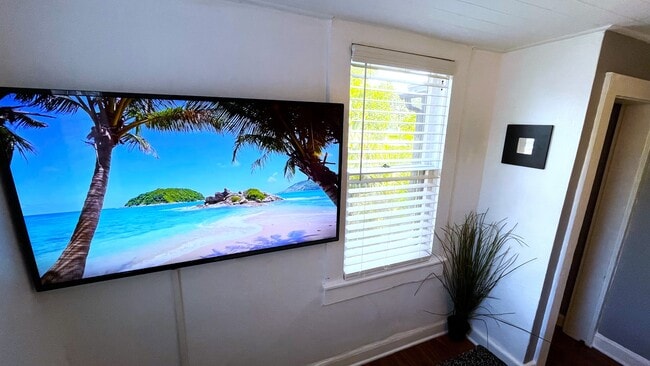 306 N Keech St Unit 2 Room 1