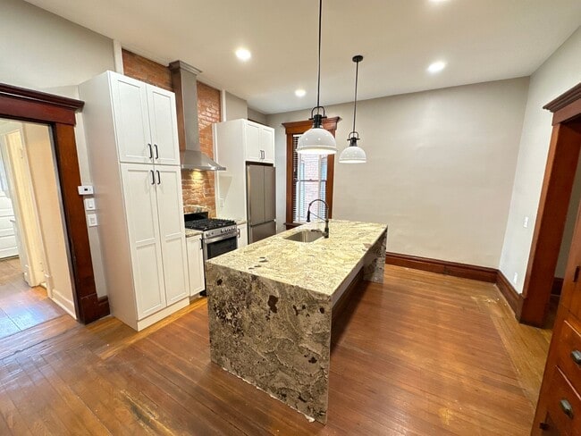 Photo - W Hubbard Ave 105-107 NCR Unit 107 Lower