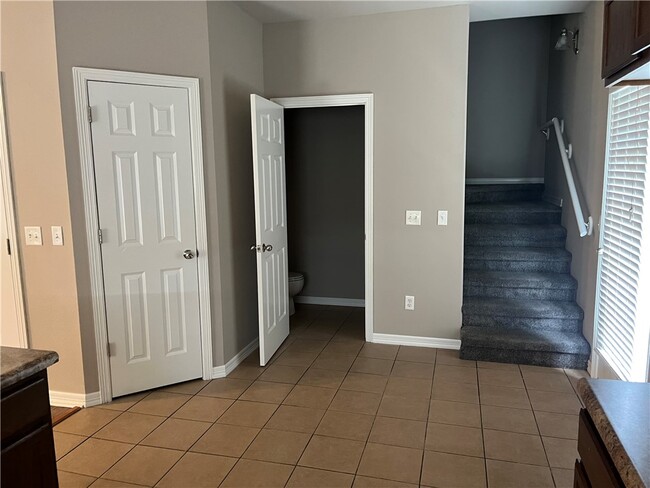 Photo - 901 W Laura St