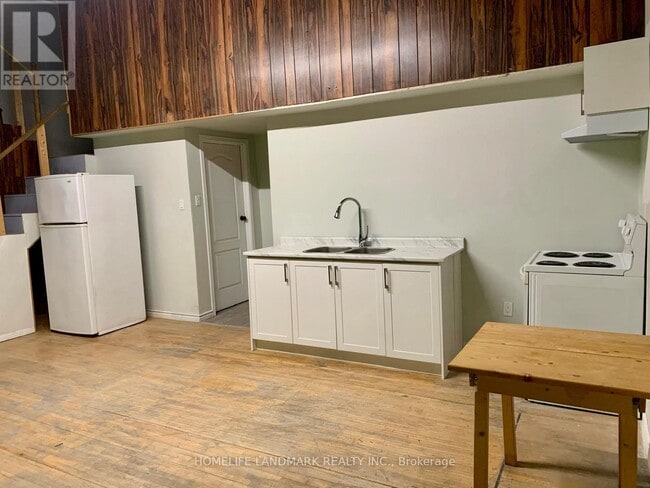 Photo - 450 Spadina Ave.