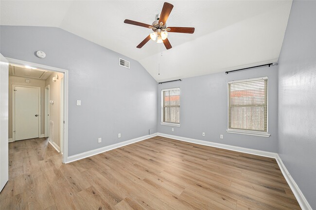 Building Photo - 2935 Auburn Dr Rental