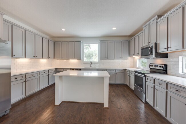 Photo - * MOVE IN SUMMER 7/23/2027 * 5 Bed 5.5 Bat...