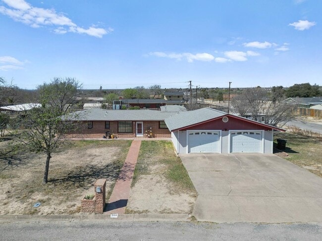 Photo - 208 N Broadview St