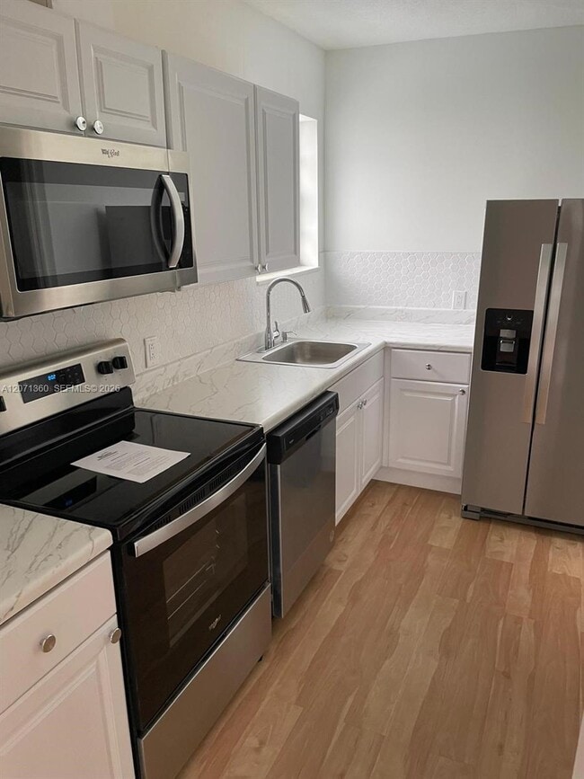Building Photo - 6882 SW 157th Ct Unit 1