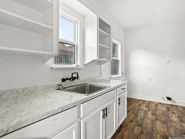 Photo - 2011 Cincinnati Ave Unit 4