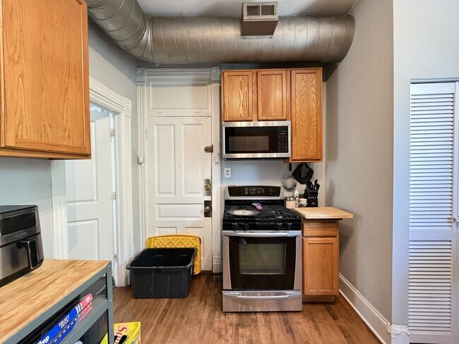 Photo - 1058 N Rockwell St Unidad F3