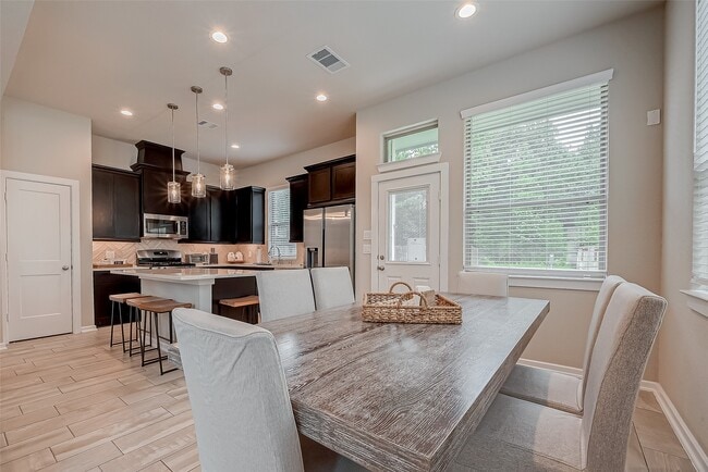 Photo - 228 N Spotted Fern Dr