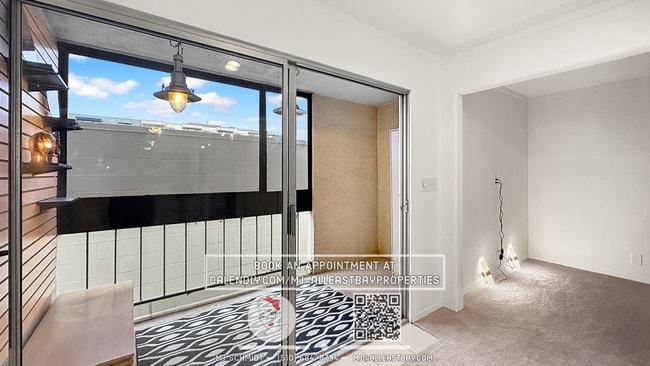 Photo - Bright 1 bed/1 bath located in the heart of Rockridge includes water, garbage, 1 parking! Unidad 211