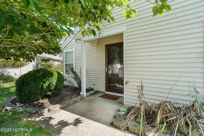 Photo - 7 Tamarack Ct