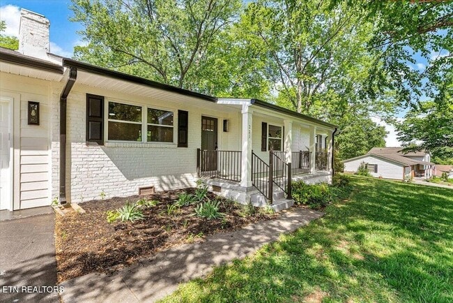 Photo - 221 Medford Rd