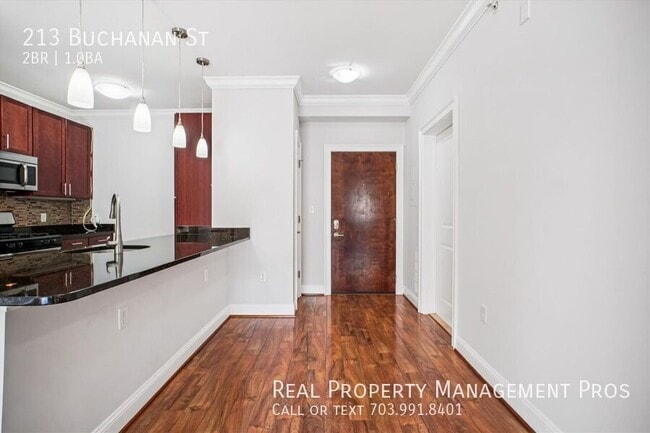 Photo - 213 Buchanan St