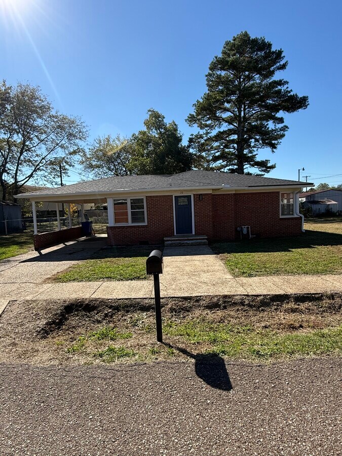 3br, 1ba, brick home in the city - 3br, 1ba, brick home in the city