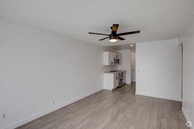 1BR, 1BA - 700 SF - Urbana Union Hills