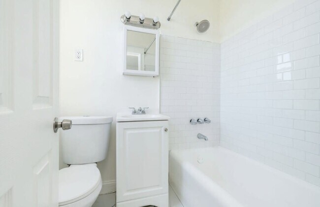 Photo - 2215 N 51st St