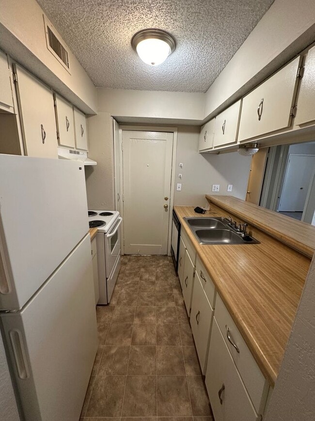 Photo - 2BD/2BA Condo located on the Germantown/Me... Unit 2