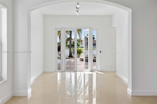 Photo - 926 Marina Dr