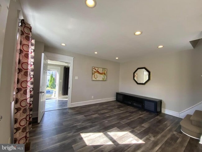 Photo - 746 16th Ave