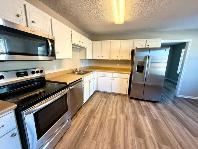 Photo - Spacious corner lot with a private backyard- Available 4/10!!