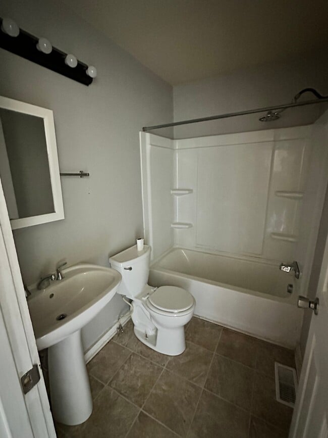 Photo - 1320 1/2 Norton Ave Unit 2
