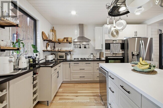 Photo - 18 Harlton Crescent