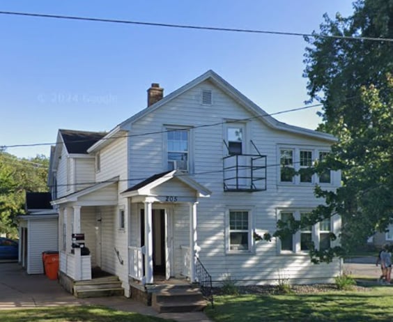 Building Photo - 205 Newton St Unit 2