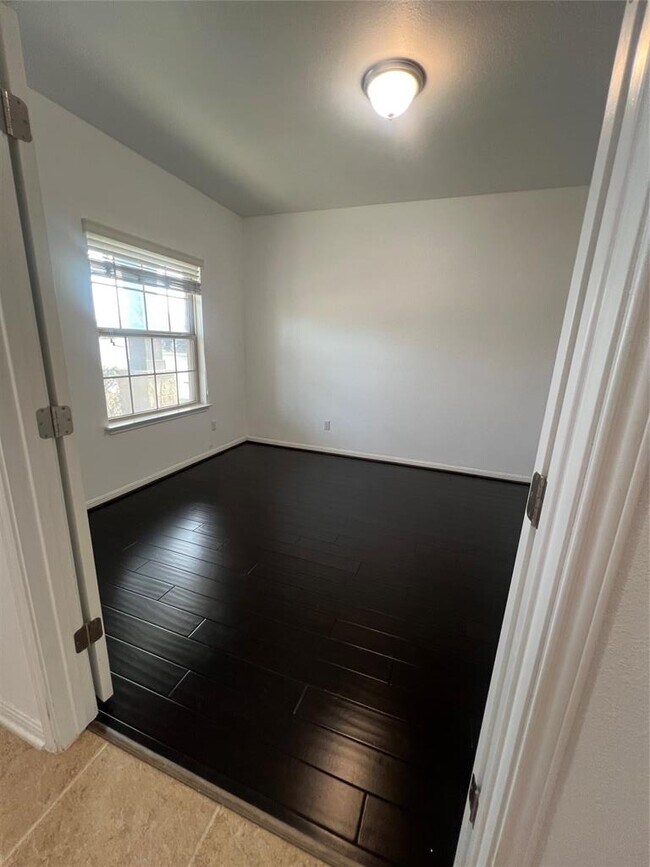 Photo - 1508 Daylily Loop