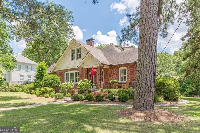 Photo - 1878 Cambridge Ave