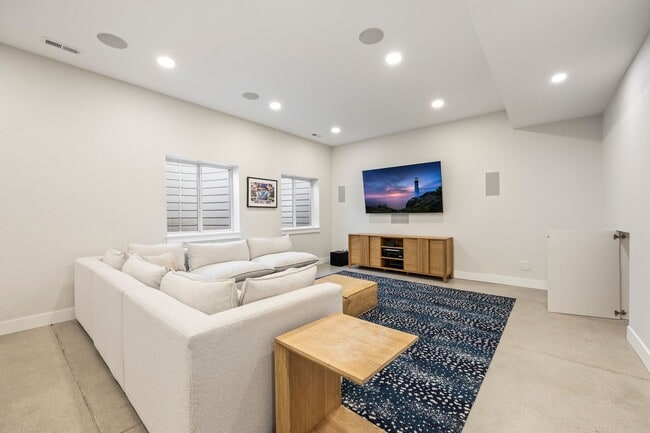 Photo - 702 Delechant Dr