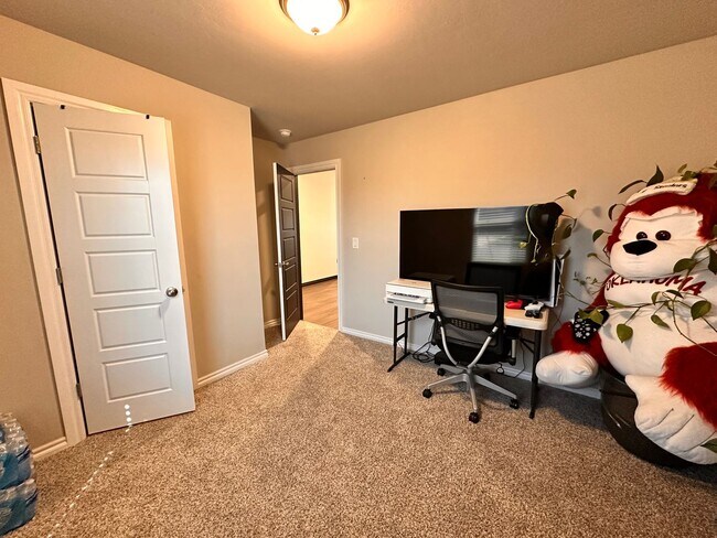 Photo - Beautiful 4-Bed, 2-Bath Home in Mustang