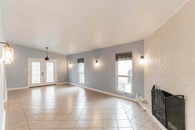 Photo - 807 Azie Morton Rd
