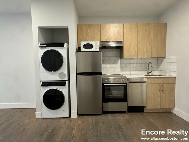 274 Newbury St Unit 1