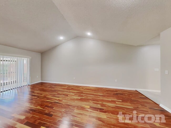 Photo - 4442 Sandhurst Dr
