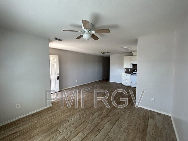 Photo - 2017 Graham Ave Unit 5