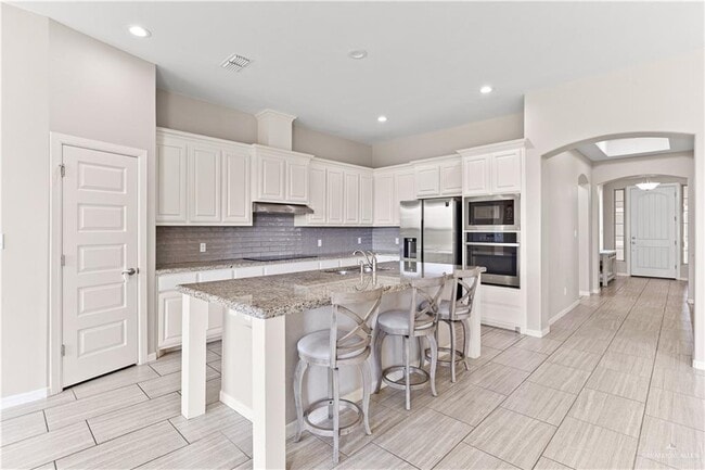 14224 Amistad Cir