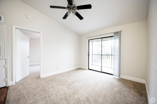 1BD, 1BA Cape Cod - 650SF - Living Room - The Breakers Apartments