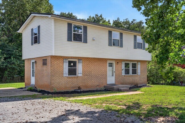 Photo - Pet Friendly Three Bedroom!