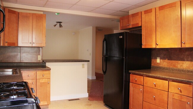 Building Photo - 137 Park St Unit APT 3