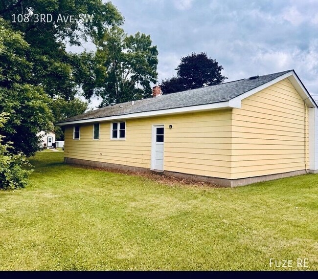 Photo - 108 3rd Ave SW