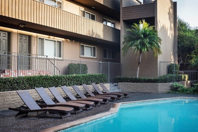 Elan Baylofts