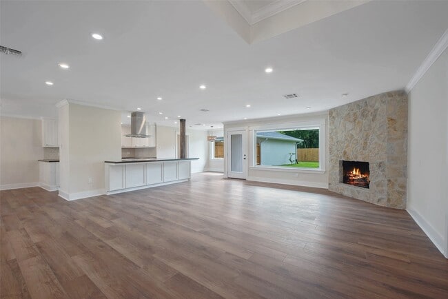 Photo - 402 Forest Lake Dr