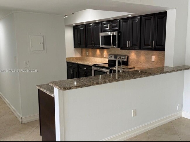 Building Photo - 18870 NW 57th Ave Unit 101