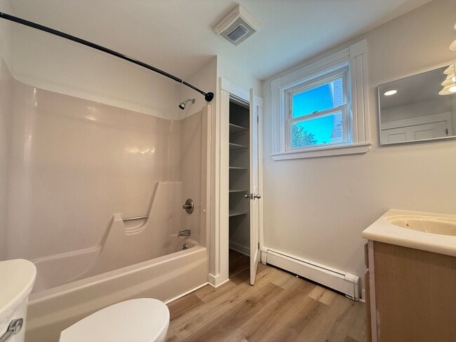 Photo - 208 Main St Unidad 210