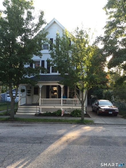 8 Lincoln Ave