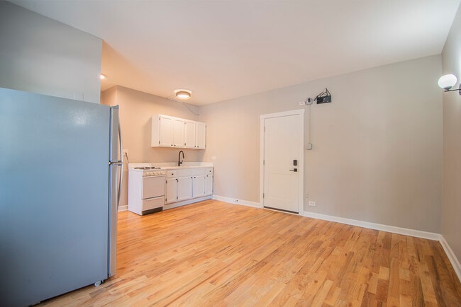 Photo - 1414 W Pratt Blvd Unit 208