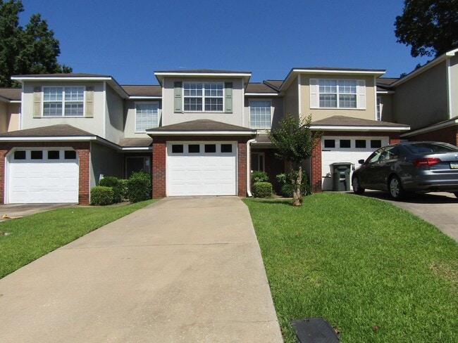 Building Photo - 158 Woodmere Dr Unit 1