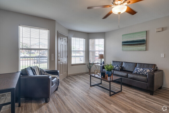 2BR, 2BA - 930SF - Fifteen12